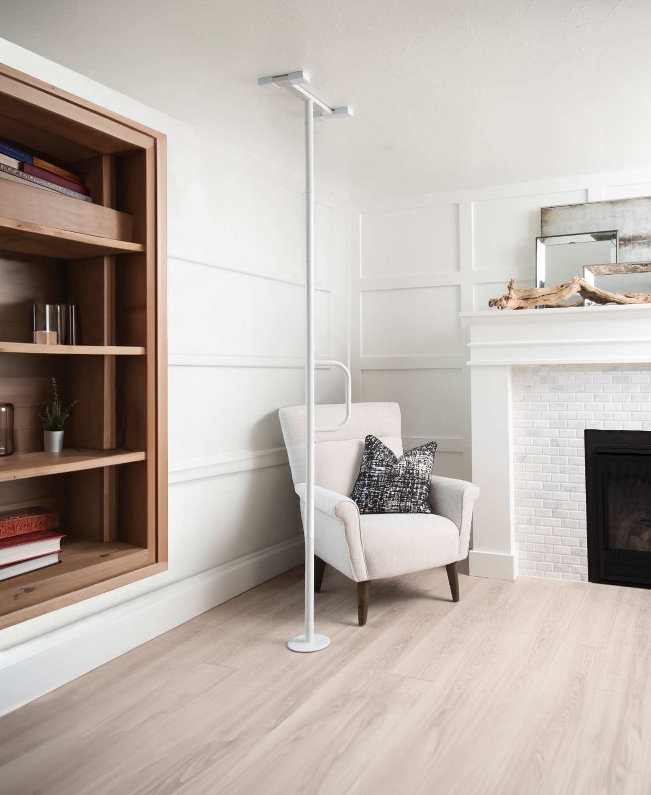 **Floor to Ceiling Gab Bar - Adjustable Strength Training Equipment for Home Gyms | Maximize Workout Space & Versatility**