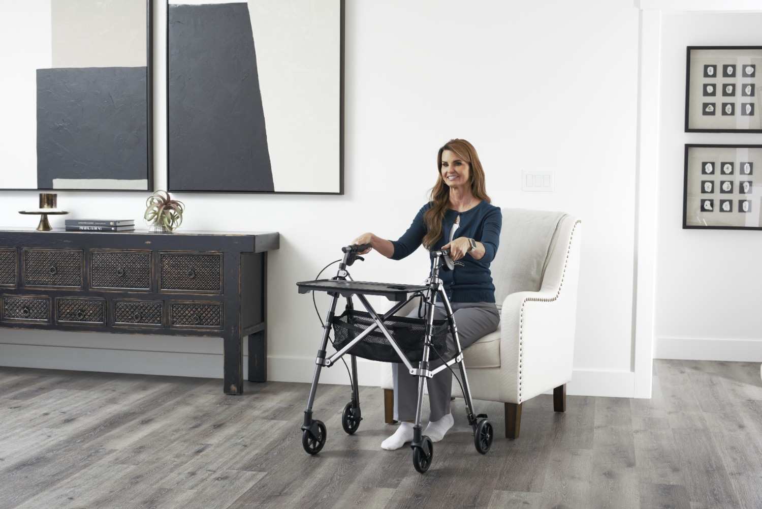 Wonder Indoor Rollator - Lightweight & Compact Mobility Aid for Easy Navigation at Home. Enjoy Enhanced Stability & Comfort with Ergonomic Design.