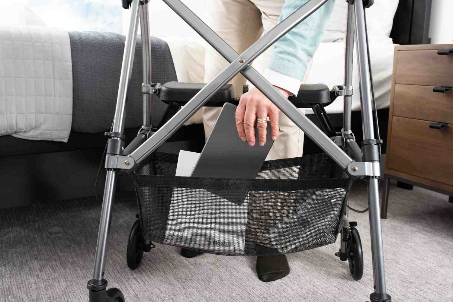 Wonder Rollator Plus - Lightweight, Durable Walker with 4 Wheels, Adjustable Handle Height, and Easy-Folding Design for Enhanced Mobility and Comfort.
