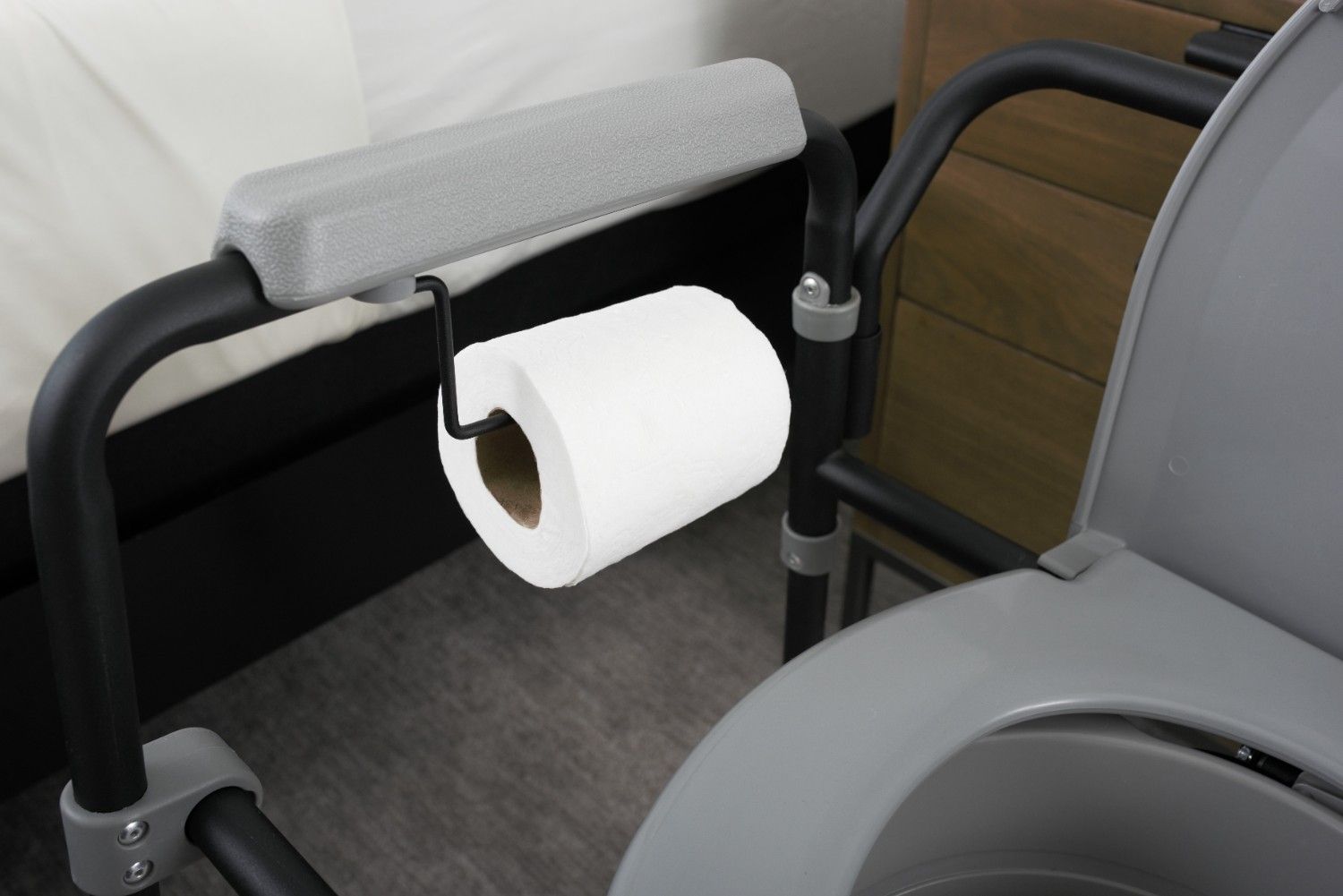 Universal Bedside Commode - Portable, Adjustable, and Easy-to-Clean Toilet Solution for Seniors and Mobility Impaired. Perfect for Comfort and Convenience.