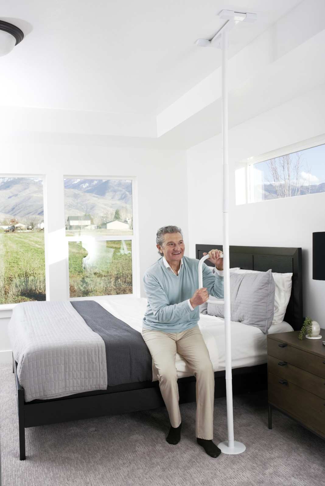 **Floor to Ceiling Gab Bar - Adjustable Strength Training Equipment for Home Gyms | Maximize Workout Space & Versatility**