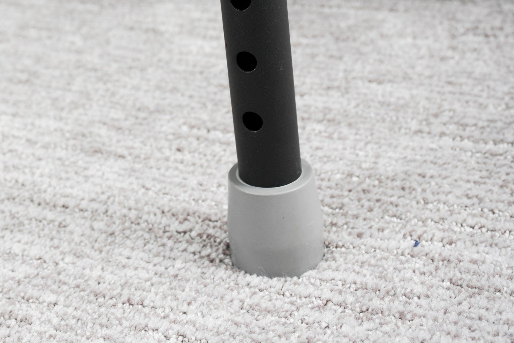 Universal Bedside Commode - Portable, Adjustable, and Easy-to-Clean Toilet Solution for Seniors and Mobility Impaired. Perfect for Comfort and Convenience.