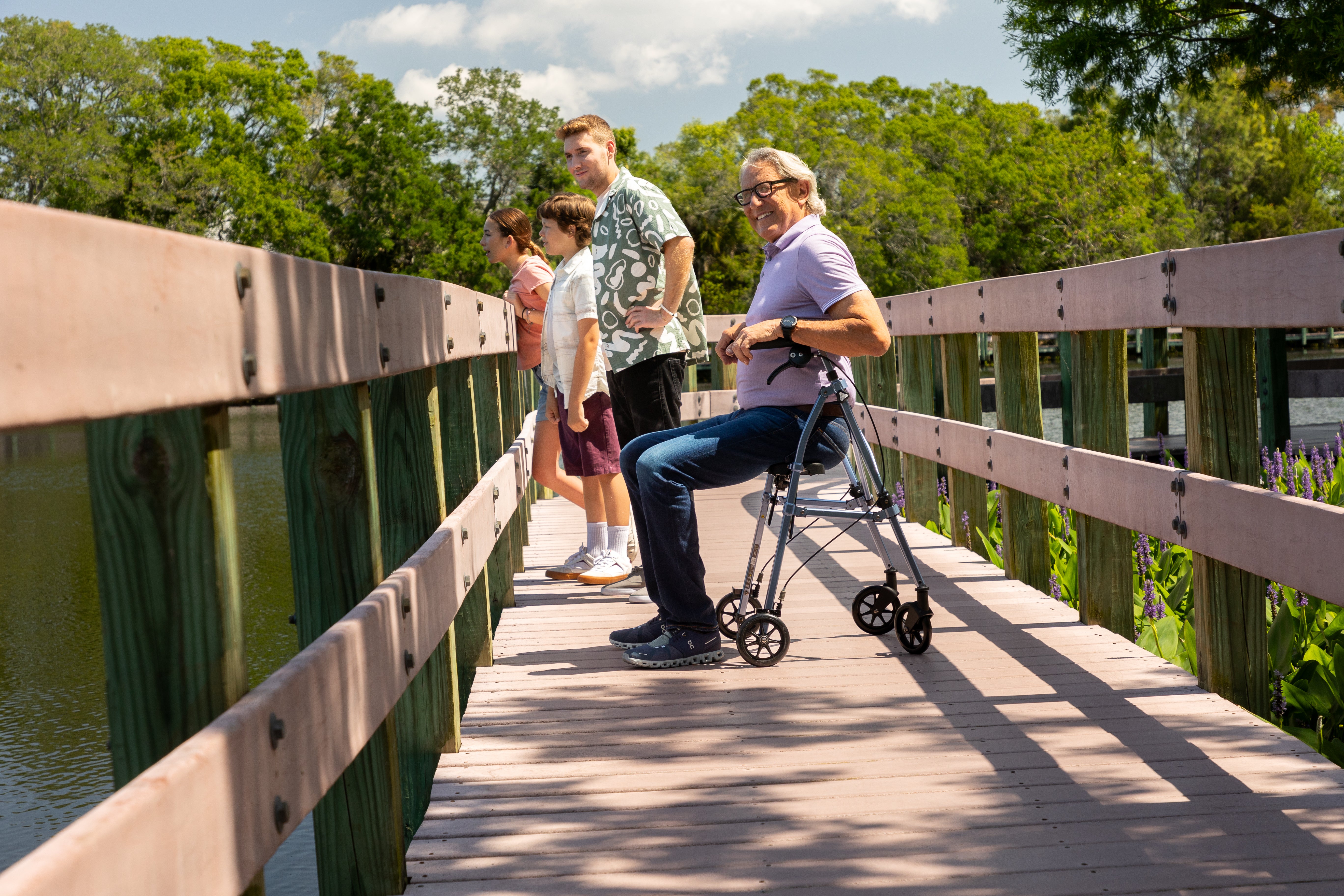 Wonder Rollator Plus Micro - Lightweight Mobility Aid with Ergonomic Design for Enhanced Stability and Comfort. Perfect for Seniors and Active Lifestyles!