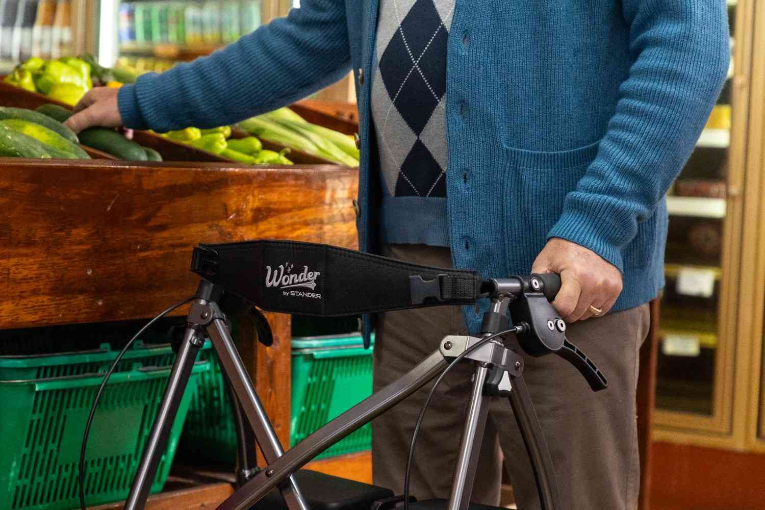 Wonder Rollator Plus - Lightweight, Durable Walker with 4 Wheels, Adjustable Handle Height, and Easy-Folding Design for Enhanced Mobility and Comfort.