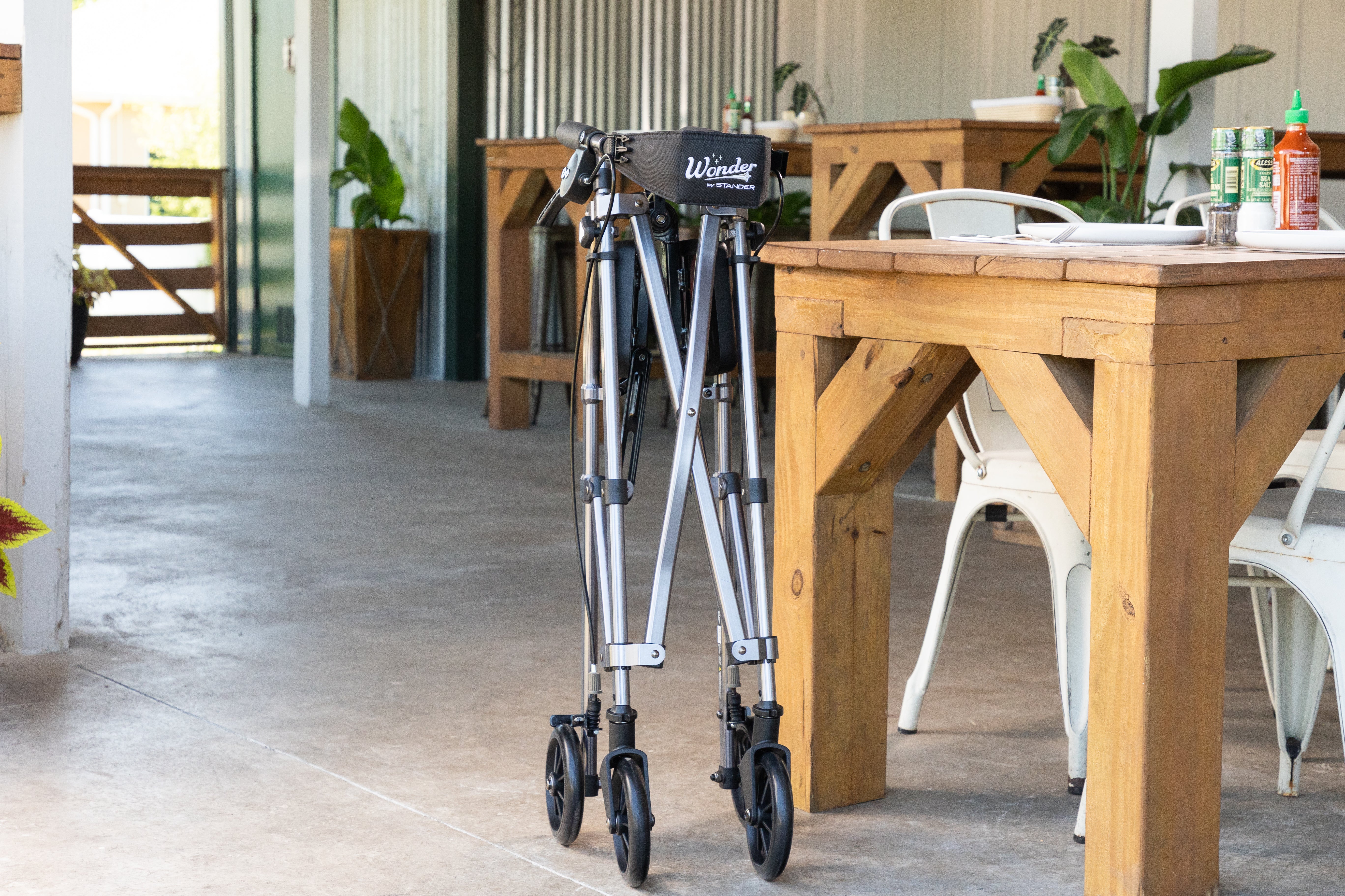 Wonder Rollator Plus Micro - Lightweight Mobility Aid with Ergonomic Design for Enhanced Stability and Comfort. Perfect for Seniors and Active Lifestyles!