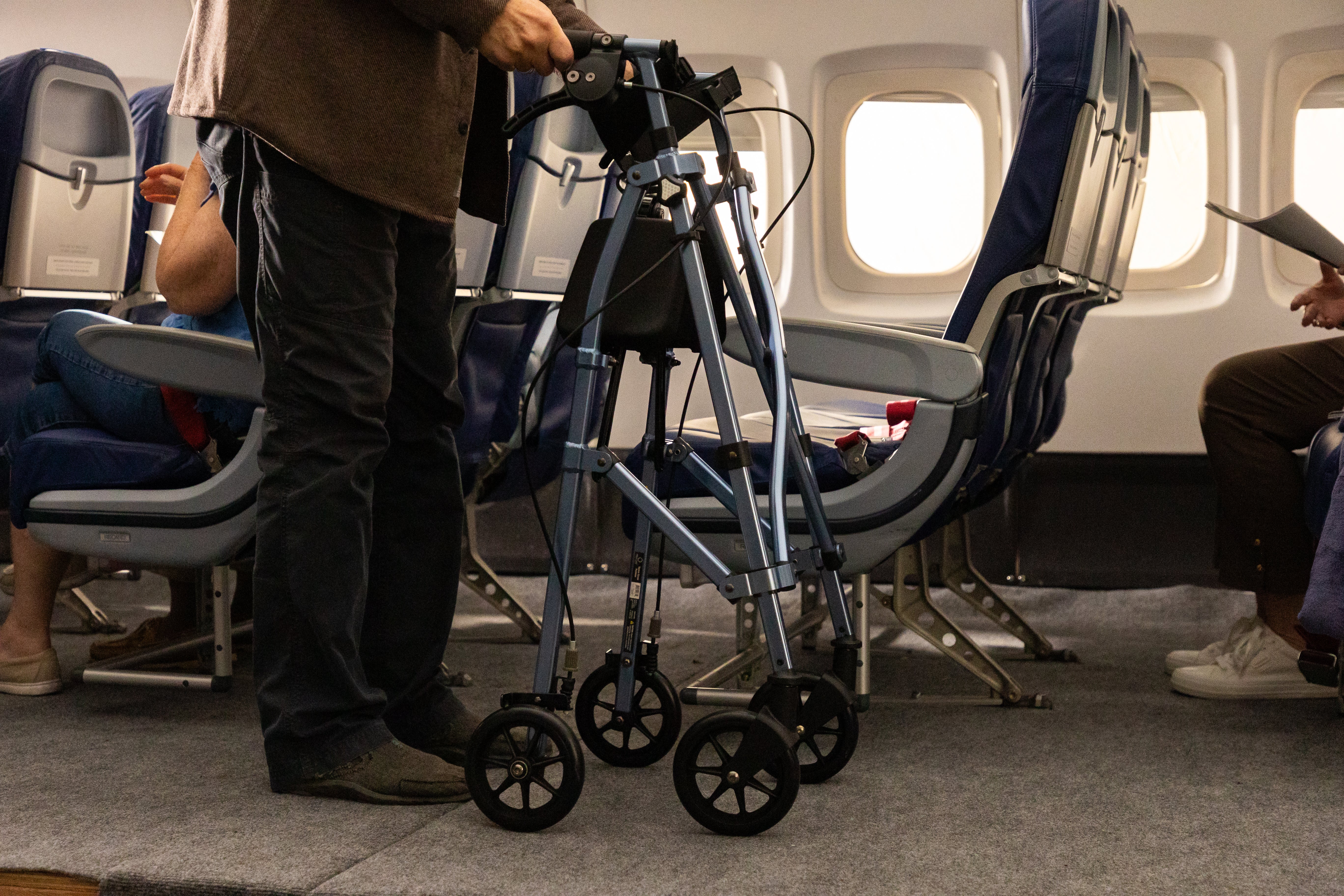 Wonder Rollator Plus Micro - Lightweight Mobility Aid with Ergonomic Design for Enhanced Stability and Comfort. Perfect for Seniors and Active Lifestyles!
