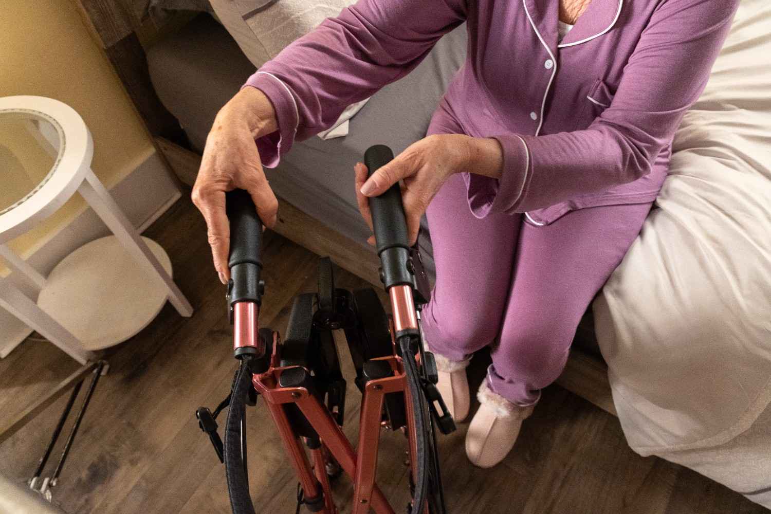 Wonder Rollator Plus - Lightweight, Durable Walker with 4 Wheels, Adjustable Handle Height, and Easy-Folding Design for Enhanced Mobility and Comfort.