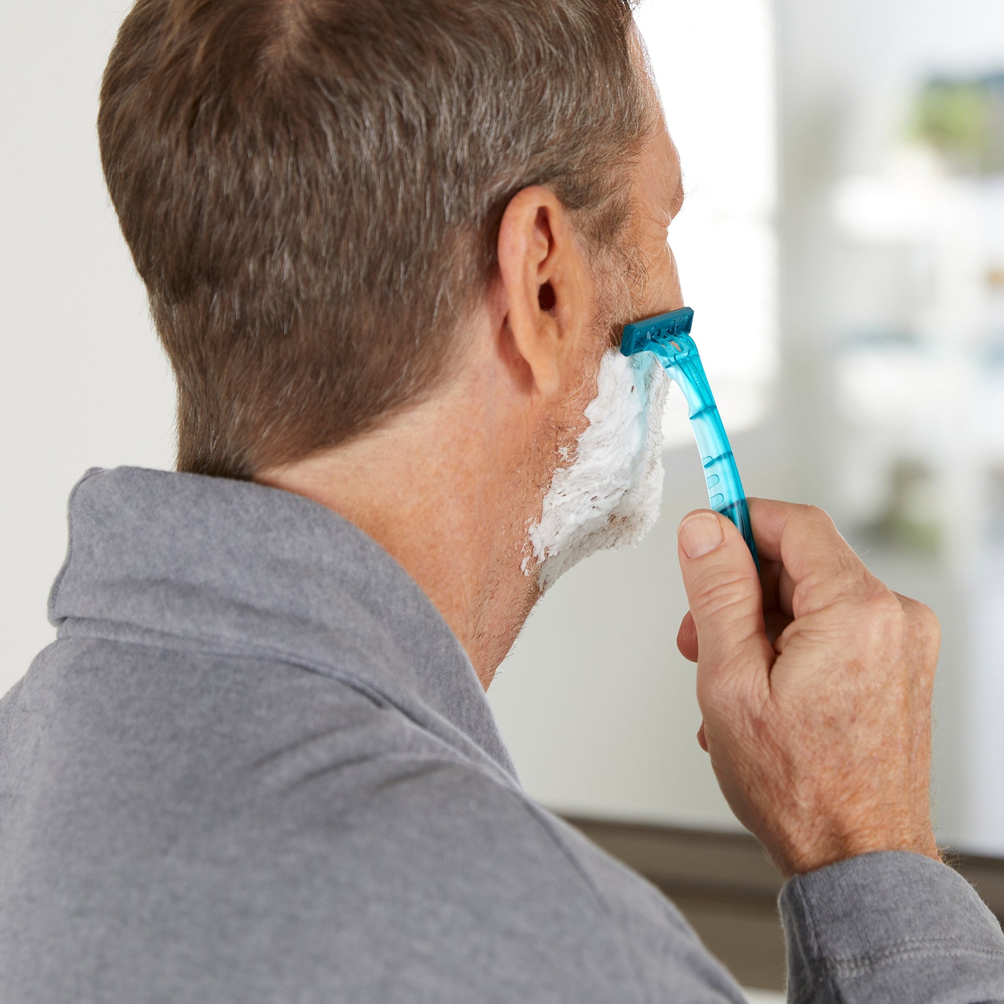 personal razor with lubricating strip mckesson single edge triple blade nonsterile disposable packaging type each