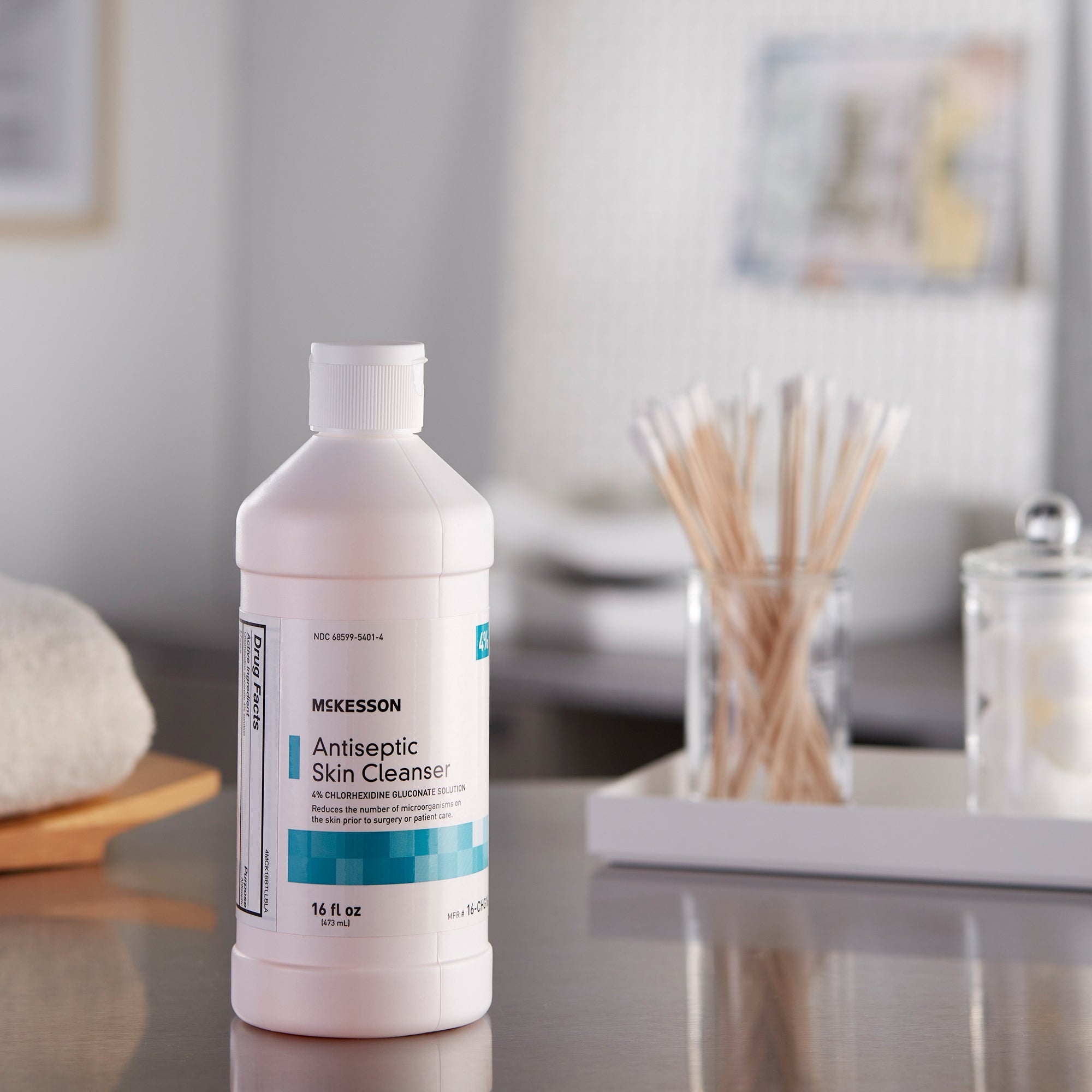 Antiseptic Skin Cleanser McKesson 16 oz. Flip-Top Bottle 4% Strength CHG (Chlorhexidine Gluconate) / Isopropyl Alcohol NonSterile, Packaging Type- Case