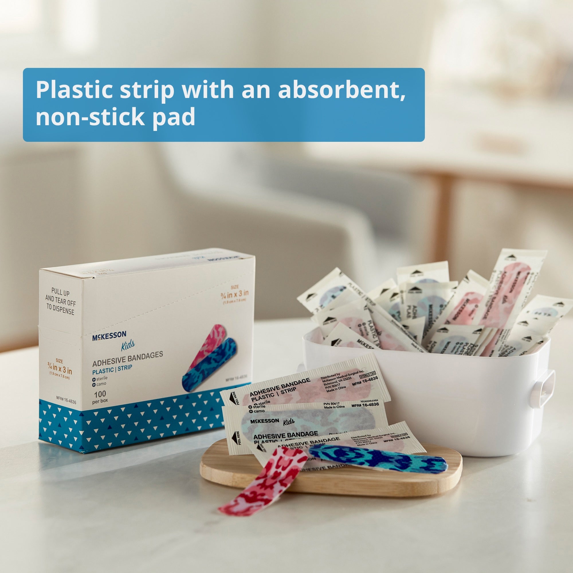 Tira adhesiva McKesson Kids de 3/4 x 3 pulgadas, diseño rectangular de plástico para niños (camuflaje azul/rosa), estéril, embalaje: caja.