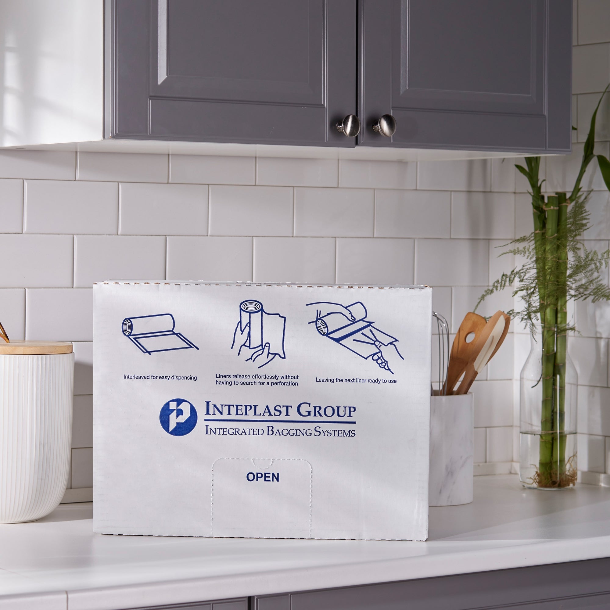 Coreless roll clear garbage bags