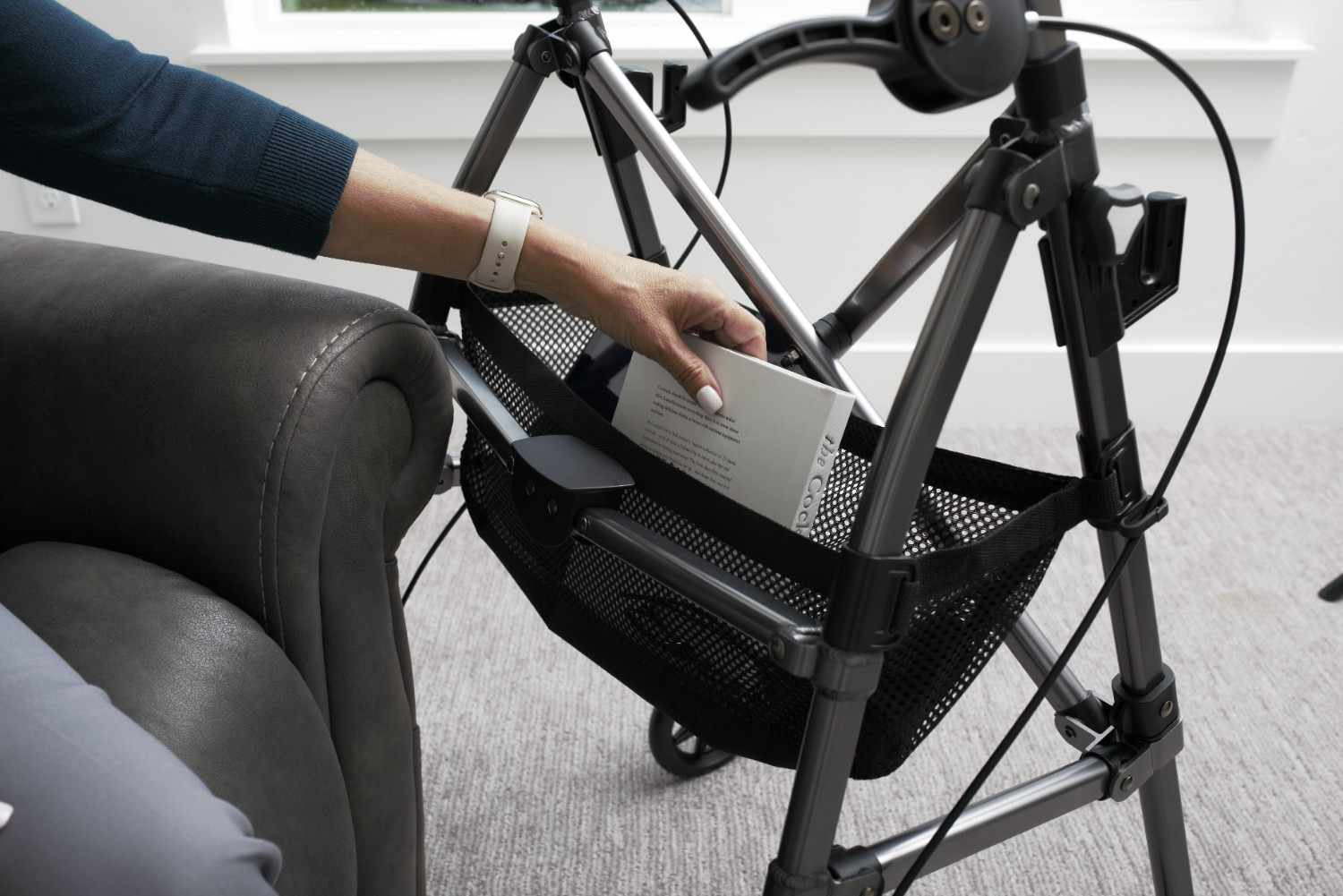 Wonder Indoor Rollator - Lightweight & Compact Mobility Aid for Easy Navigation at Home. Enjoy Enhanced Stability & Comfort with Ergonomic Design.