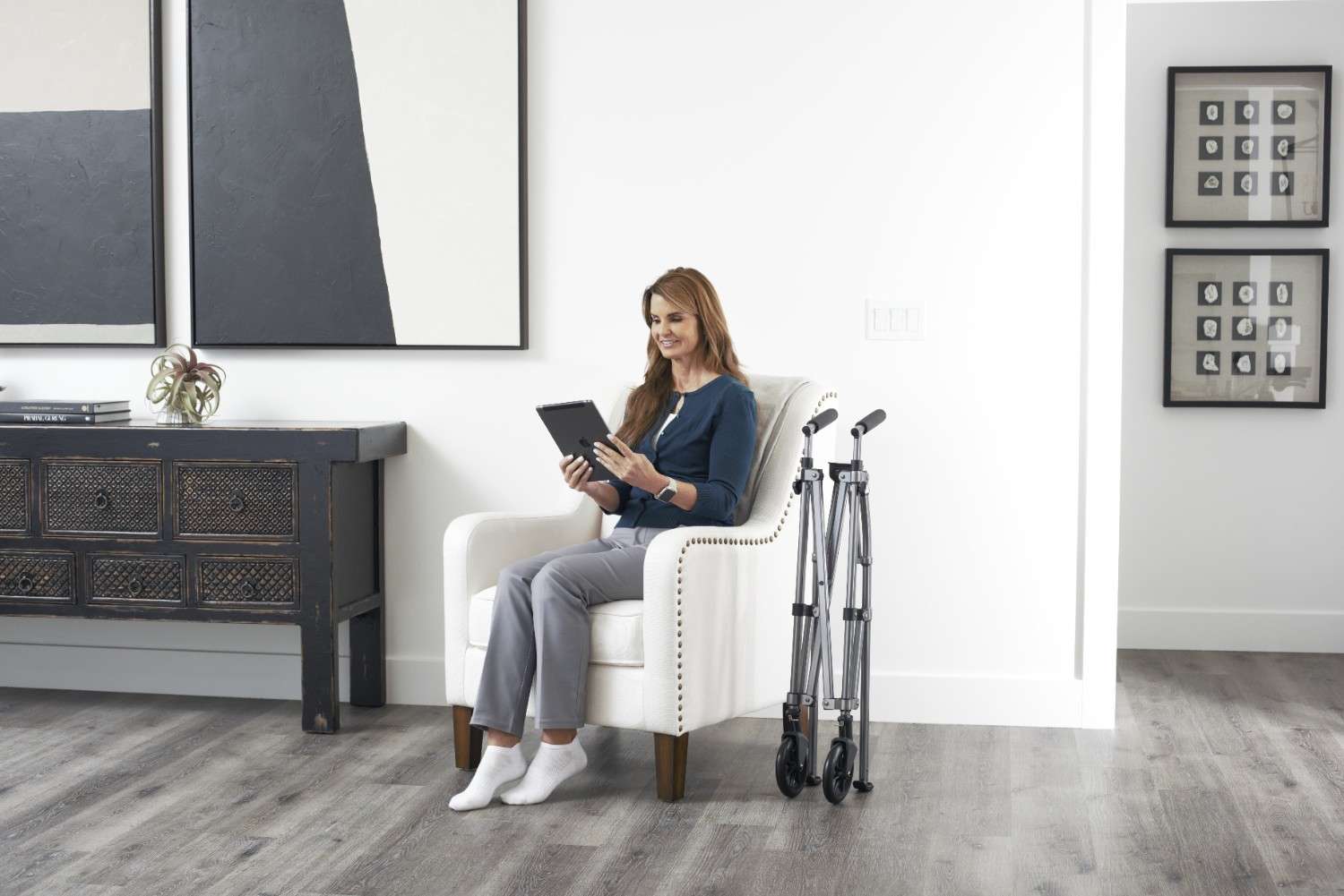 **Wonder Walker Plus - Lightweight and Durable Walking Aid for Enhanced Mobility | Ergonomic Design for Comfort and Stability**