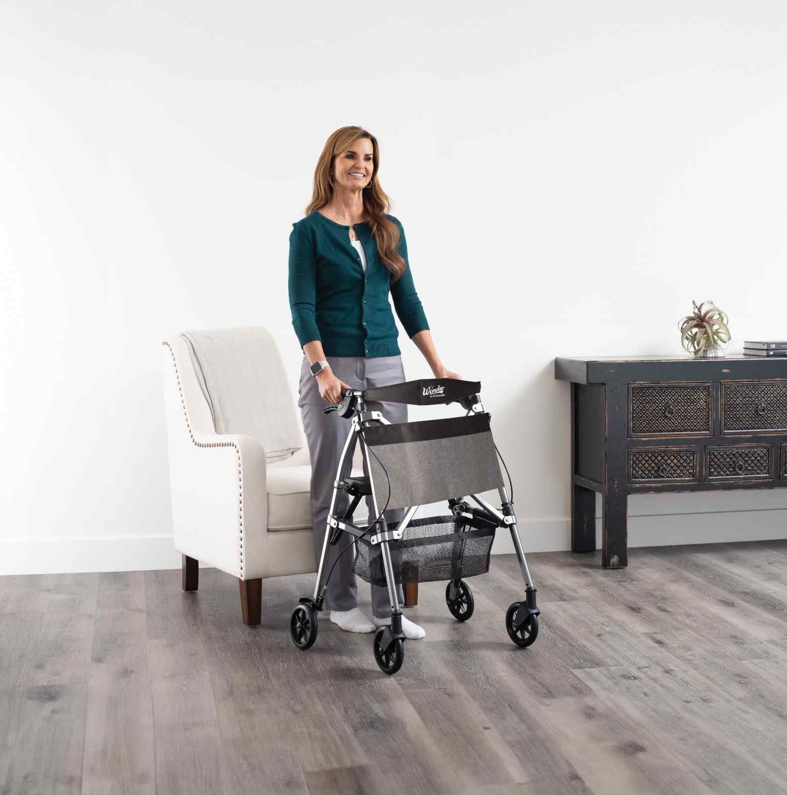 Wonder Rollator Plus - Lightweight, Durable Walker with 4 Wheels, Adjustable Handle Height, and Easy-Folding Design for Enhanced Mobility and Comfort.