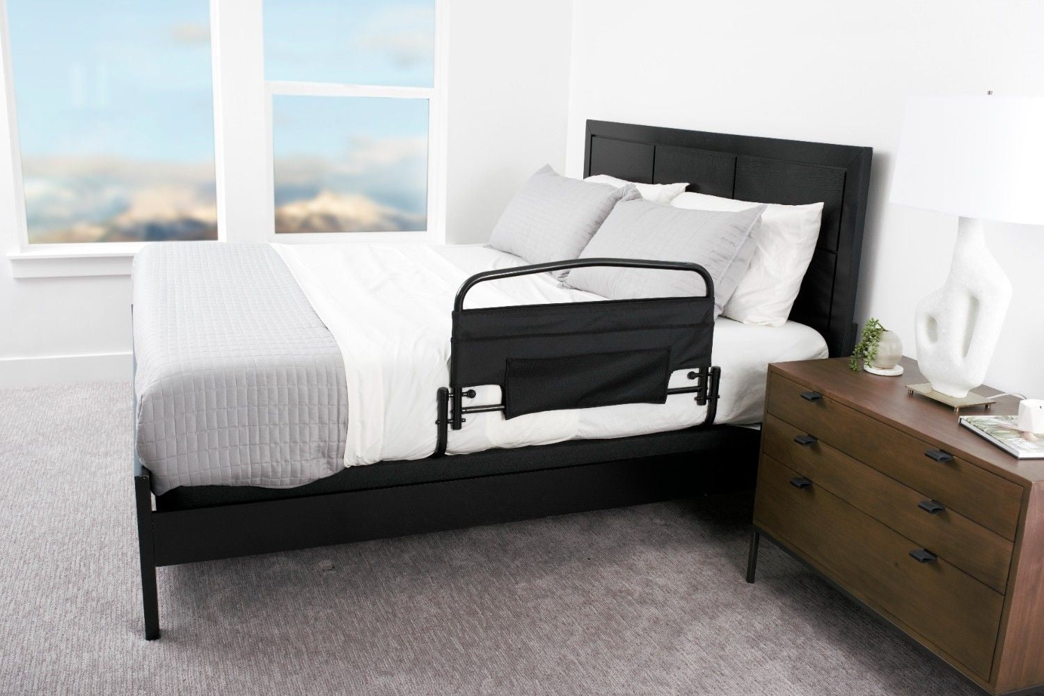 30" Safety Bed Rail with Padded Pouch - Enhance Safety and Comfort for Kids and Adults, Perfect for Preventing Falls and Easy to Install.