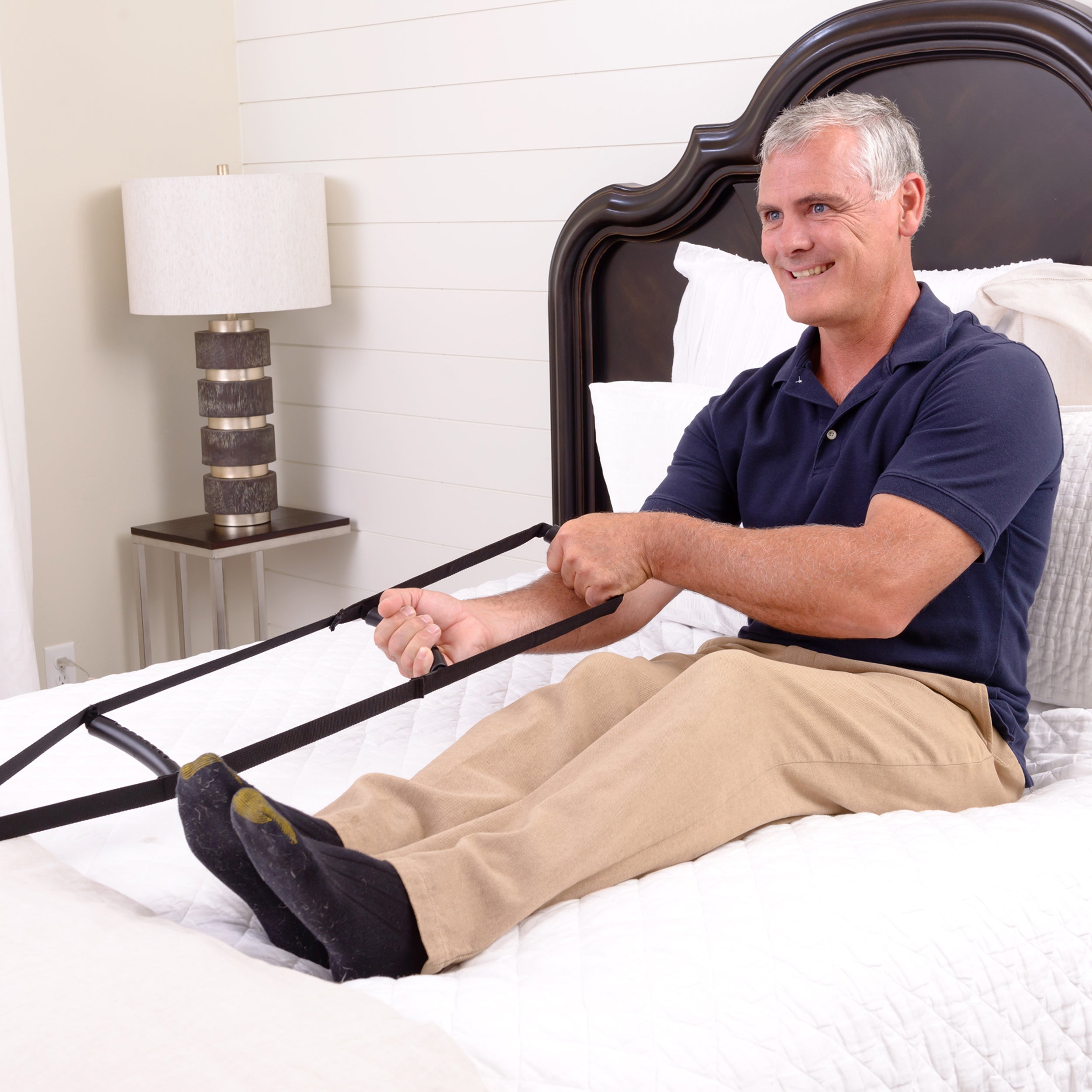 BedCaddie: Innovative Bedside Organizer for Easy Access to Essentials, Perfect for Remote Controls, Books, and More – Keep Your Space Tidy and Clutter-Free!