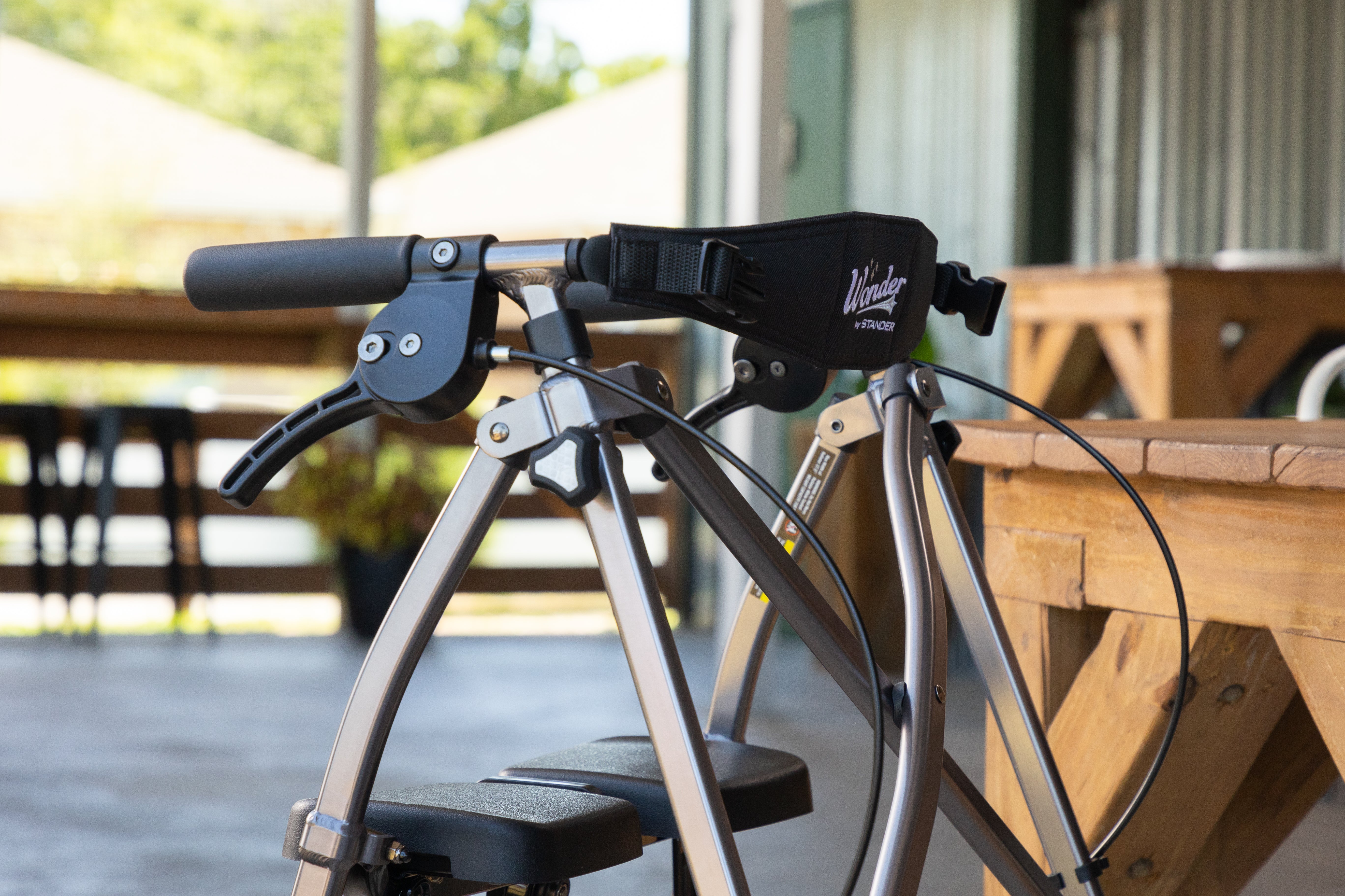 Wonder Rollator Plus - Lightweight, Durable Walker with 4 Wheels, Adjustable Handle Height, and Easy-Folding Design for Enhanced Mobility and Comfort.