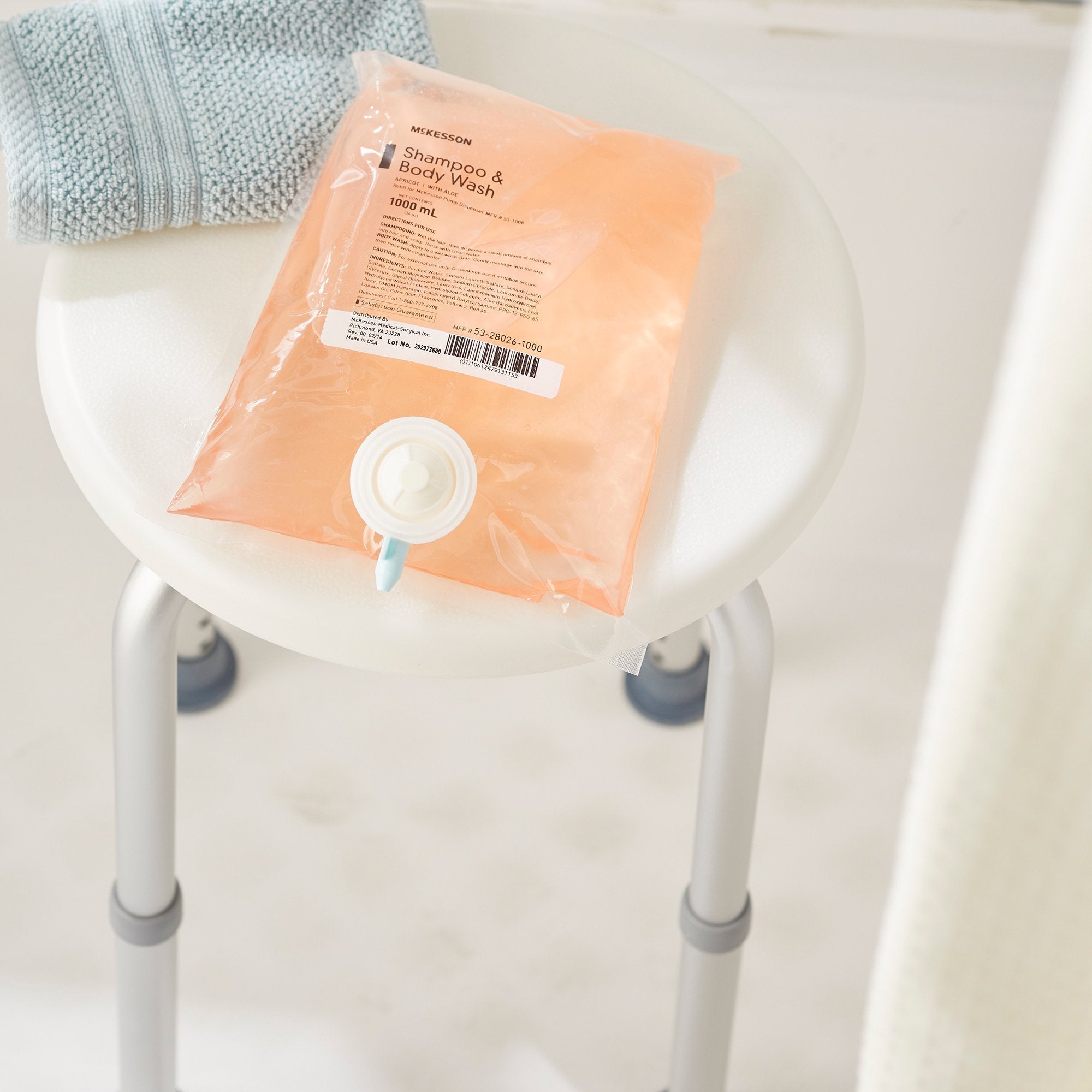 Bolsa de recarga para dispensador de champú y gel de baño McKesson de 1000 ml con aroma a albaricoque. Tipo de embalaje: individual.