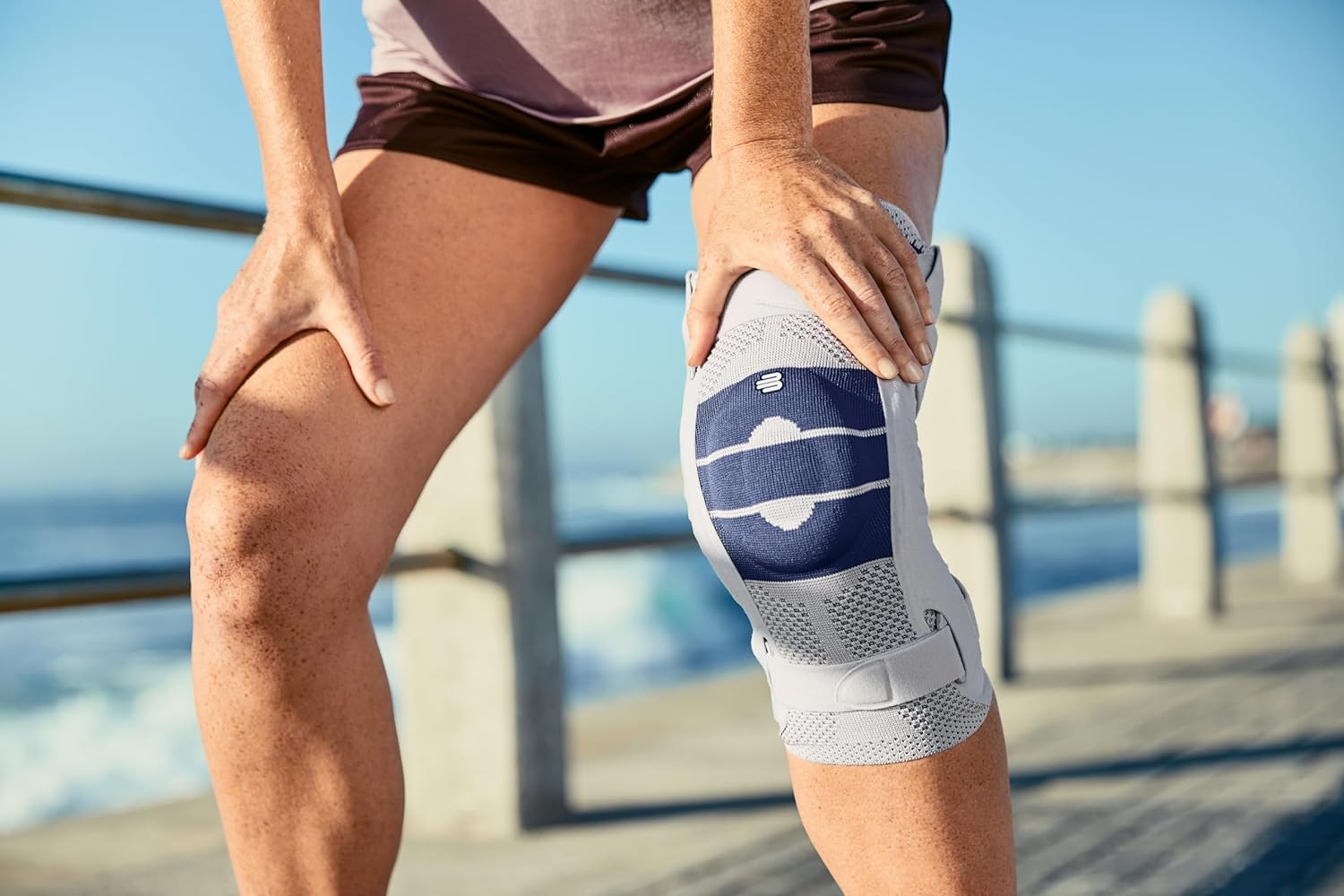 GenuTrain Active Knee Support Size 4  Black