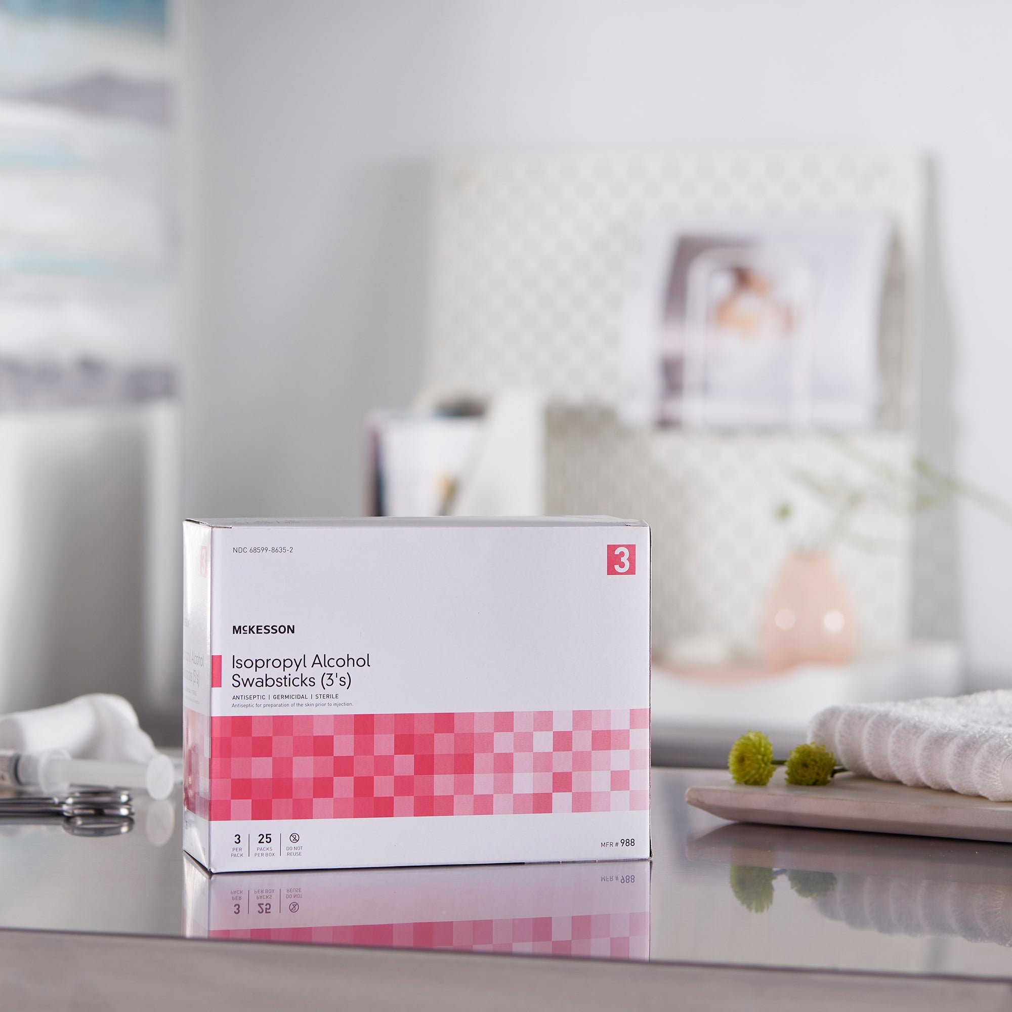 Hisopo impregnado con alcohol isopropílico McKesson al 70 %. Envase individual estéril. Tipo de embalaje: caja.
