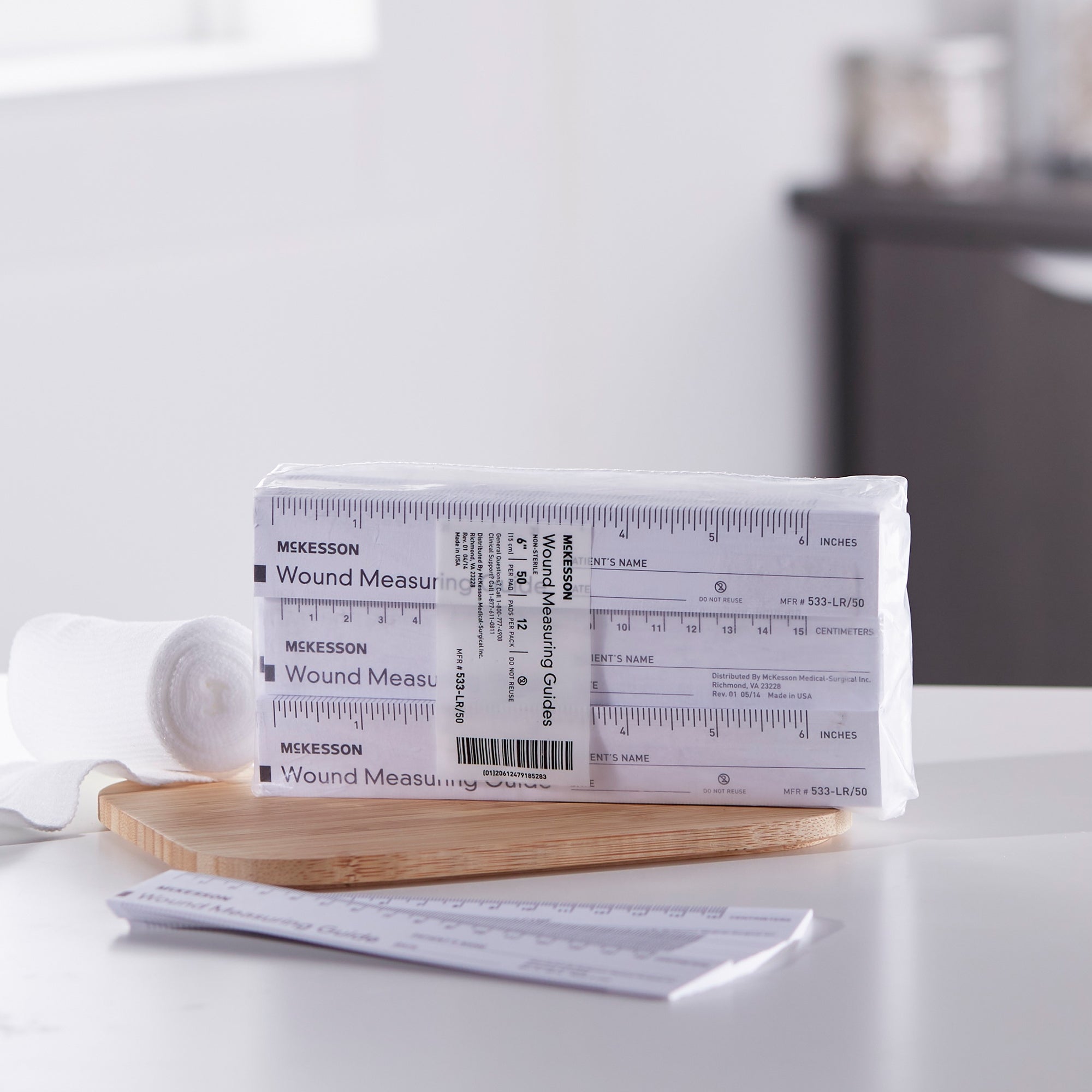 Guía de medición de heridas McKesson de 6 pulgadas de largo, papel no estéril, tipo de embalaje: estuche