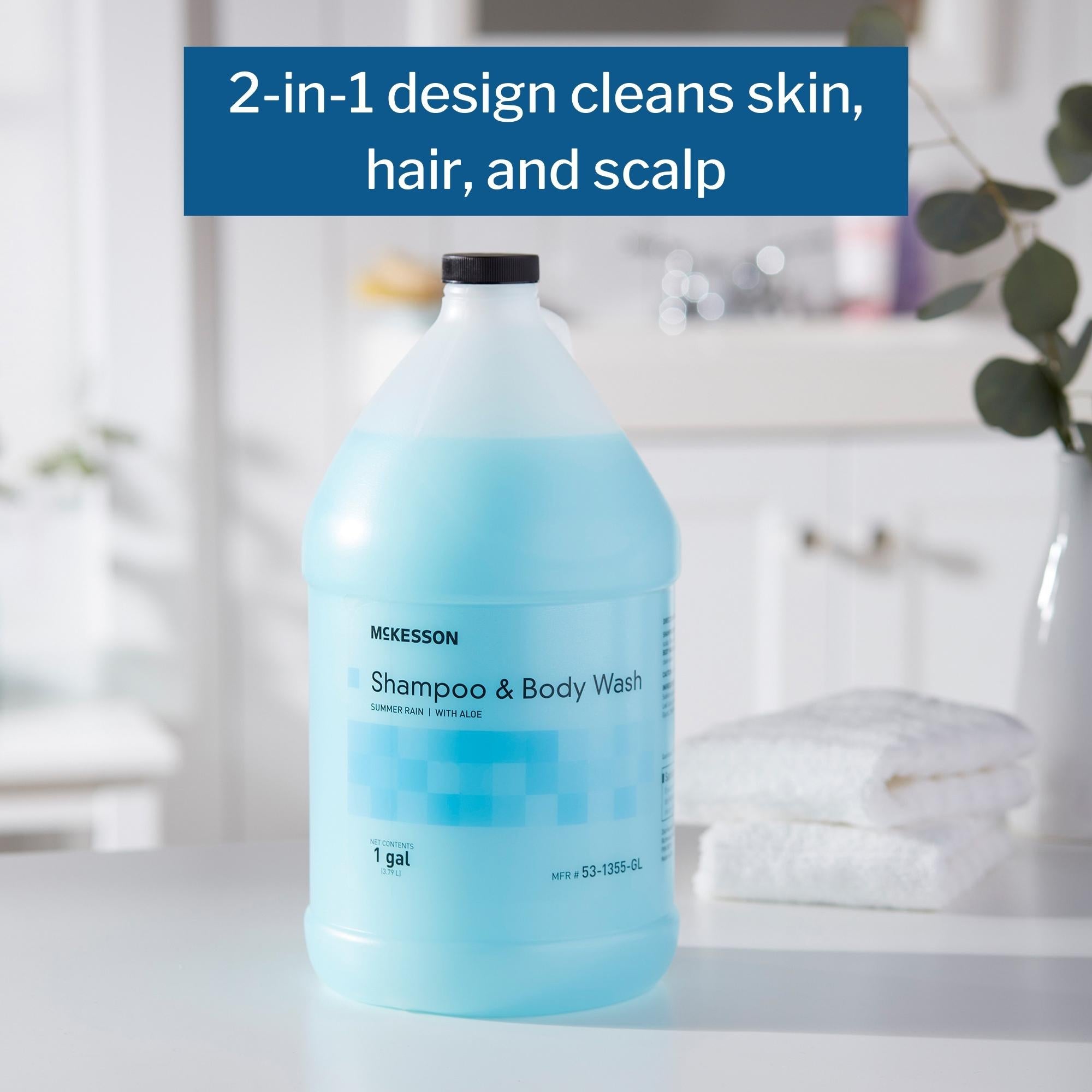 Champú y gel de baño McKesson, garrafa de 1 galón, aroma a lluvia de verano. Tipo de envase: caja.