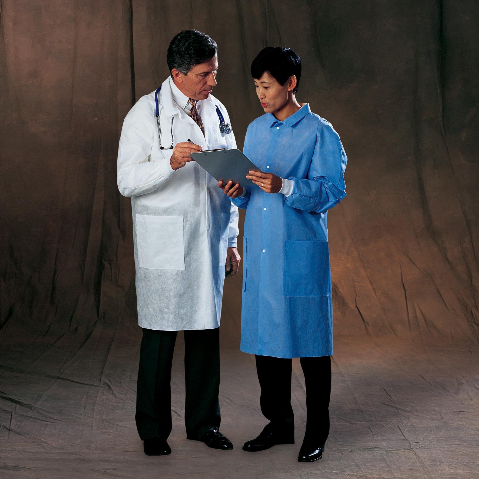 Lab Coat Basic White X-Large Knee Length 3-Layer SMS Disposable, Packaging Type- Case